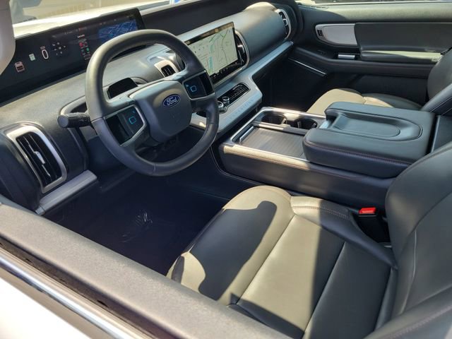 Certified 2025 Ford Expedition Active RWD image 3