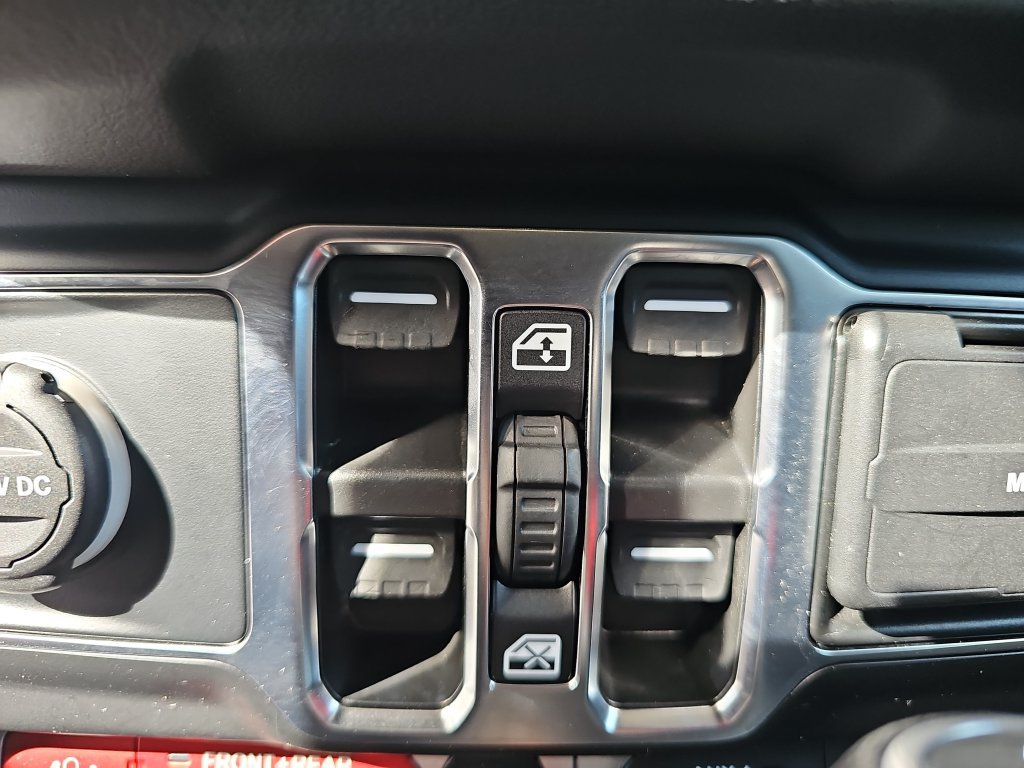 Used 2025 Jeep Wrangler Unlimited Rubicon AWD/4WD image 27