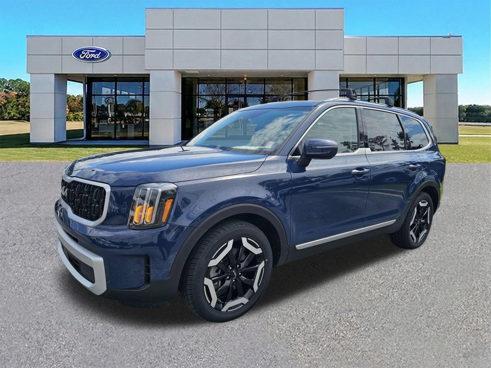Used 2024 Kia Telluride EX w/ EX Captain's Chair Package FWD image 8