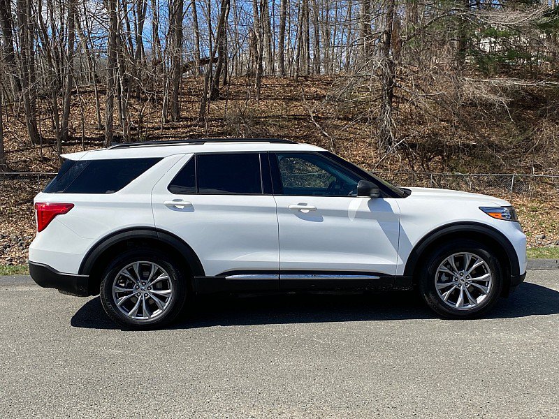 Certified 2022 Ford Explorer XLT w/ Equipment Group 202A AWD/4WD image 4