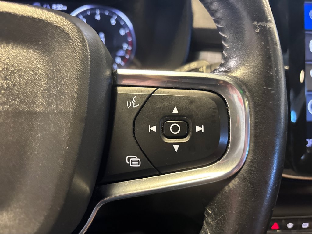 Used 2020 Volvo XC40 T5 Momentum w/ Protection Package AWD/4WD image 38