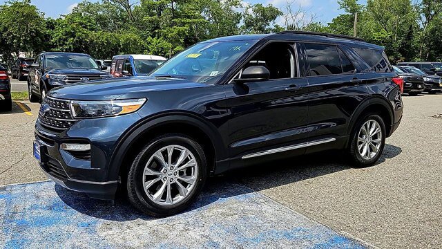 Certified 2023 Ford Explorer XLT w/ Equipment Group 202A AWD/4WD image 4