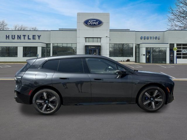Used 2023 BMW iX xDrive50 w/ Sport Package AWD/4WD image 5