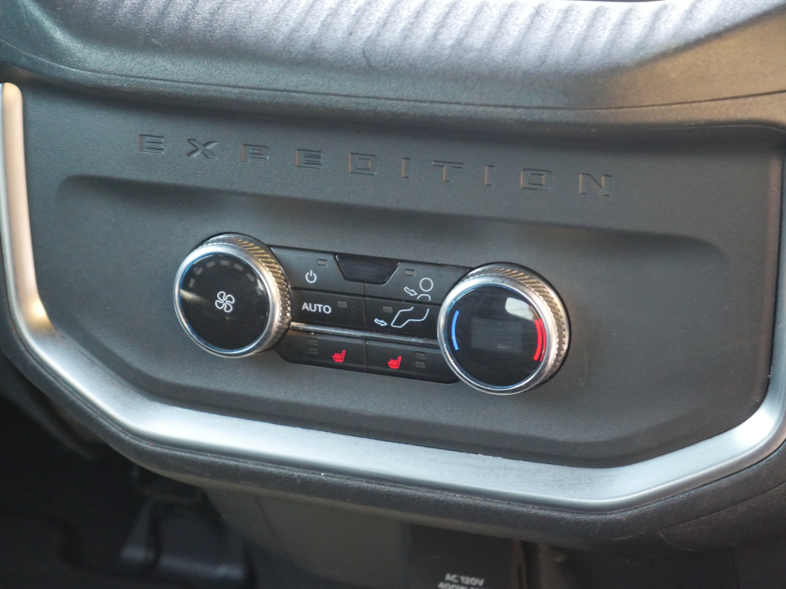 Certified 2025 Ford Expedition Max Platinum w/ Stealth Appearance Package AWD/4WD image 34