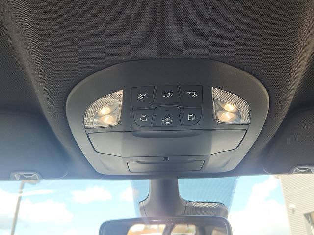 Used 2025 Chrysler Voyager LX FWD image 19