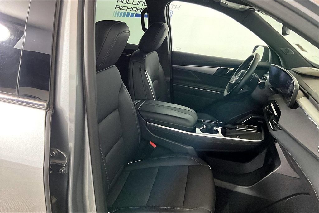 Used 2025 Buick Enclave Preferred FWD image 6