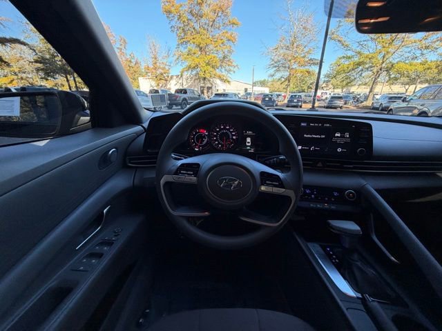 Used 2023 Hyundai Elantra SEL w/ Cargo Package image 11