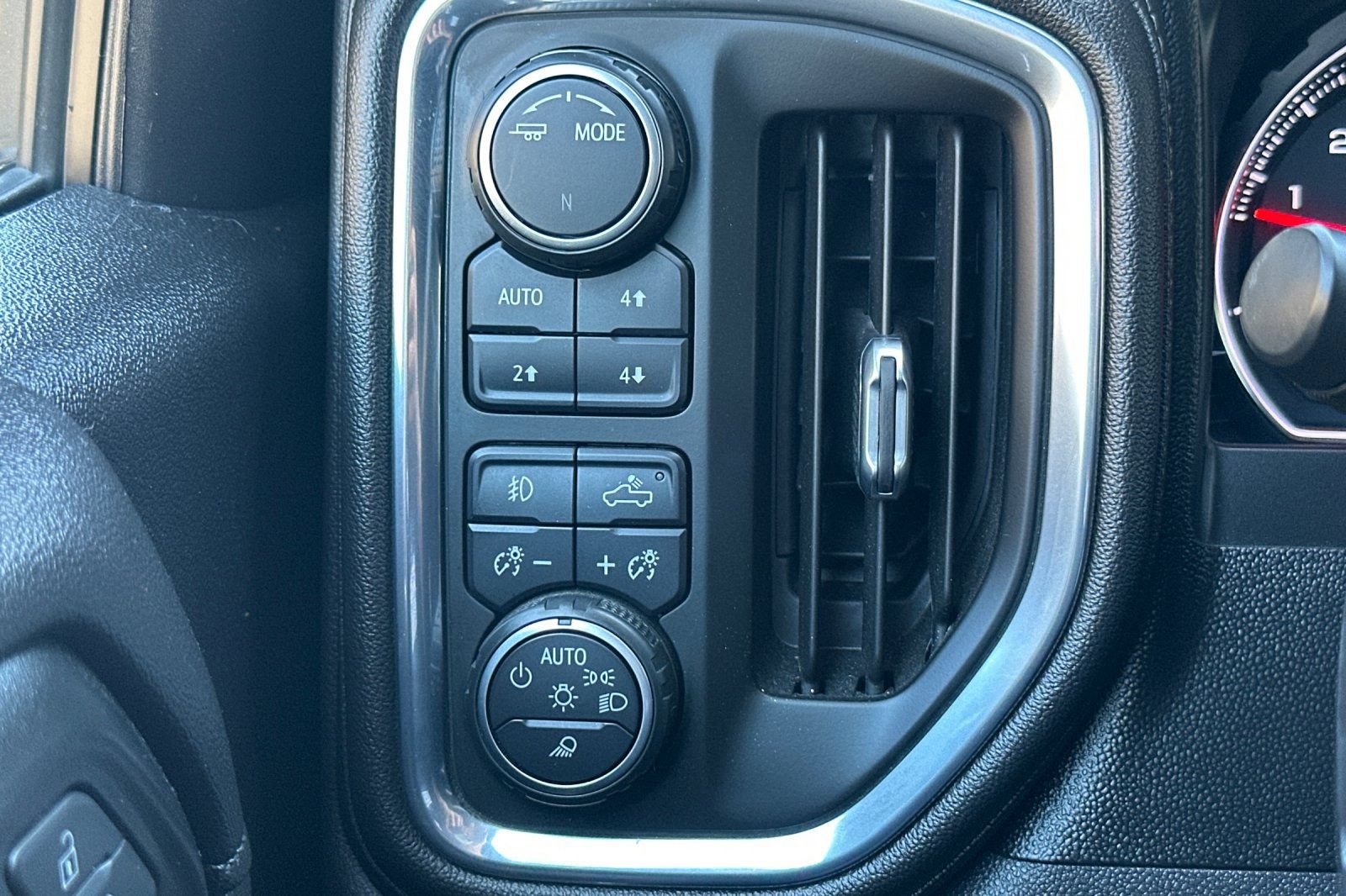 Used 2021 Chevrolet Silverado 1500 LT Trail Boss w/ Convenience Package II AWD/4WD image 40
