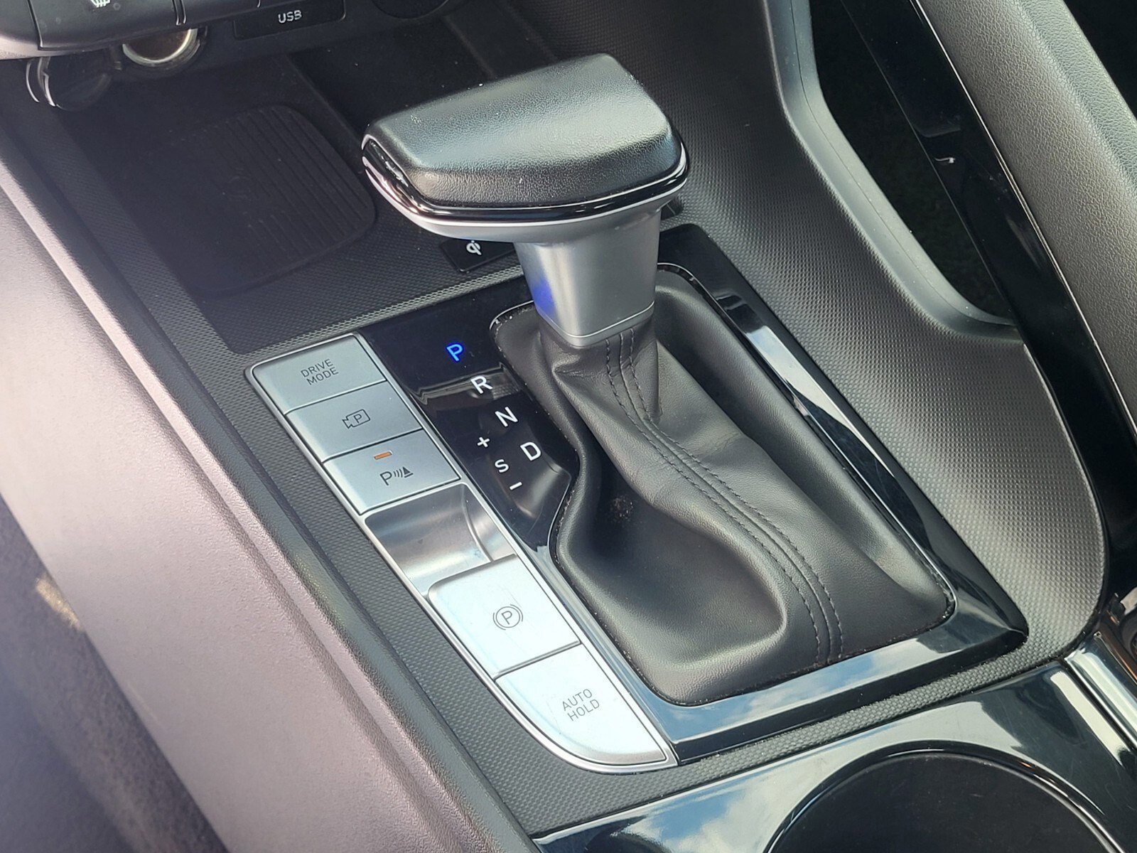 Used 2024 Hyundai Elantra Limited image 26