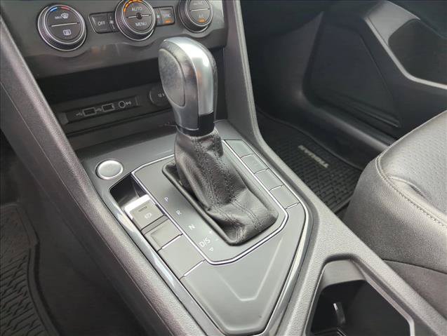 Used 2020 Volkswagen Tiguan SE w/ Panoramic Sunroof Package FWD image 10