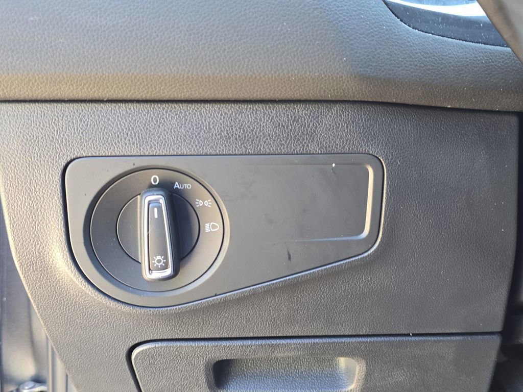 Used 2024 Volkswagen Tiguan SE R-Line image 27