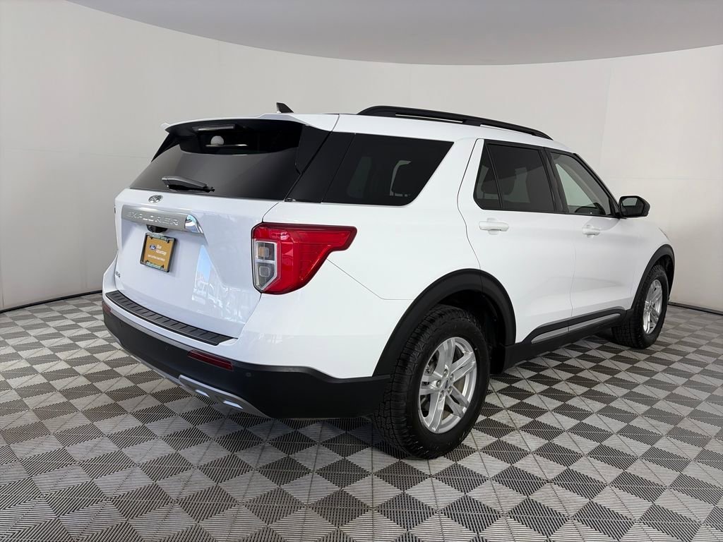 Certified 2022 Ford Explorer XLT w/ Equipment Group 202A image 7