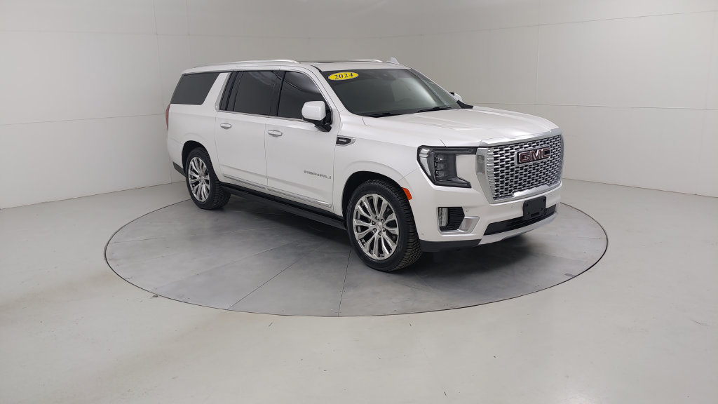 Used 2024 GMC Yukon XL Denali w/ Denali Reserve Package AWD/4WD image 13