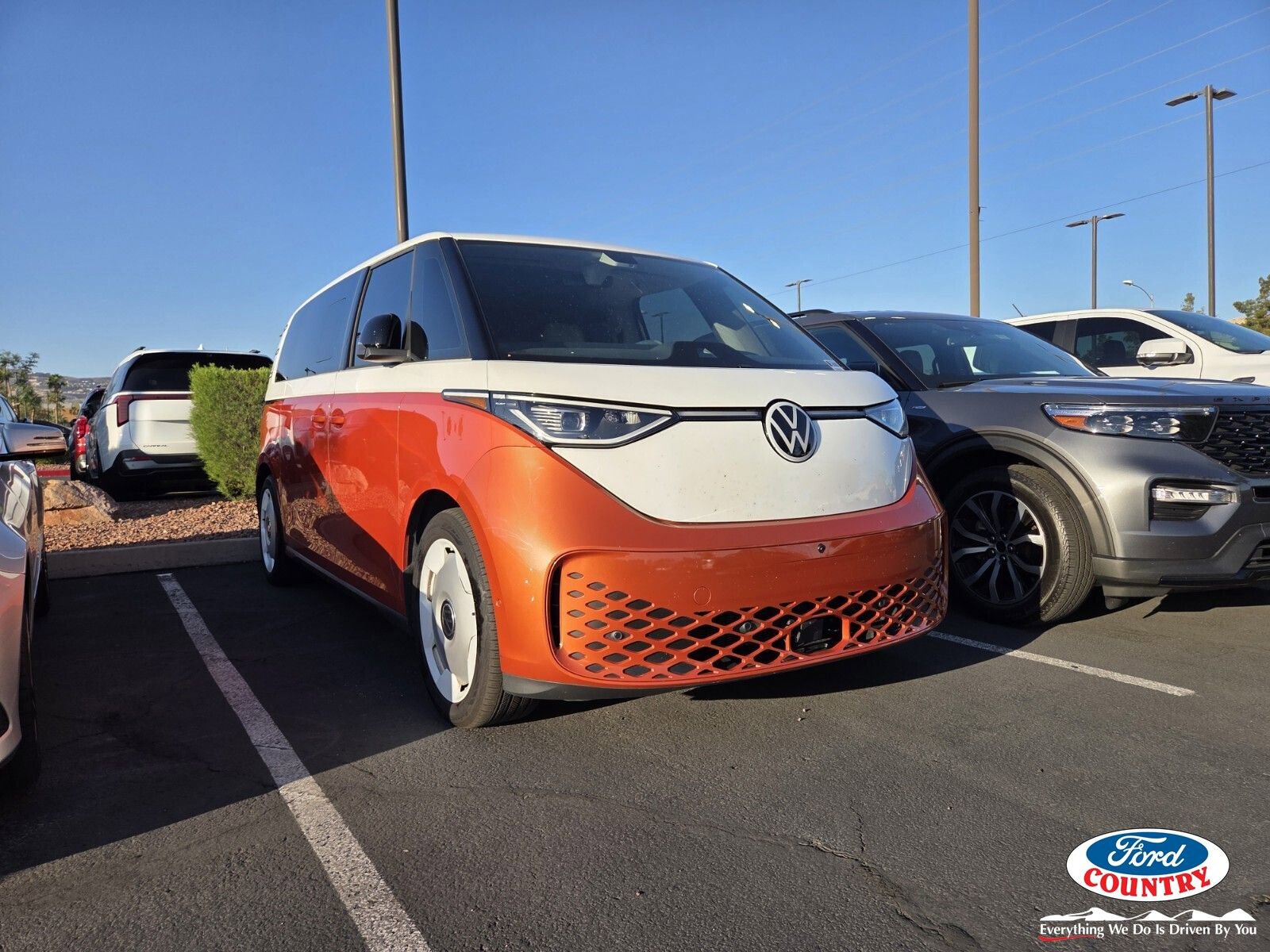Used 2025 Volkswagen ID. Buzz 1st Edition AWD/4WD image 1