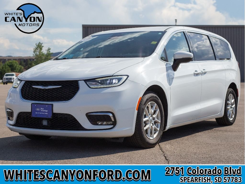 Used 2023 Chrysler Pacifica Touring-L FWD image 1
