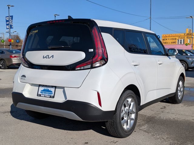 Used 2024 Kia Soul LX w/ Option Group 015 FWD image 4