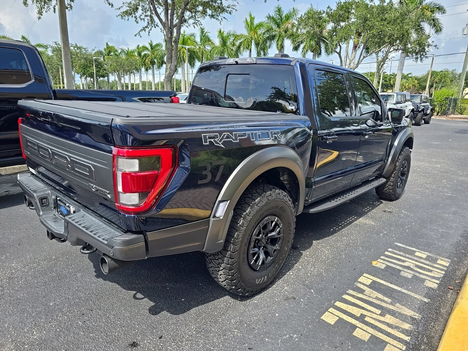 Certified 2023 Ford F150 Raptor w/ Raptor 37 Performance Package AWD/4WD image 5