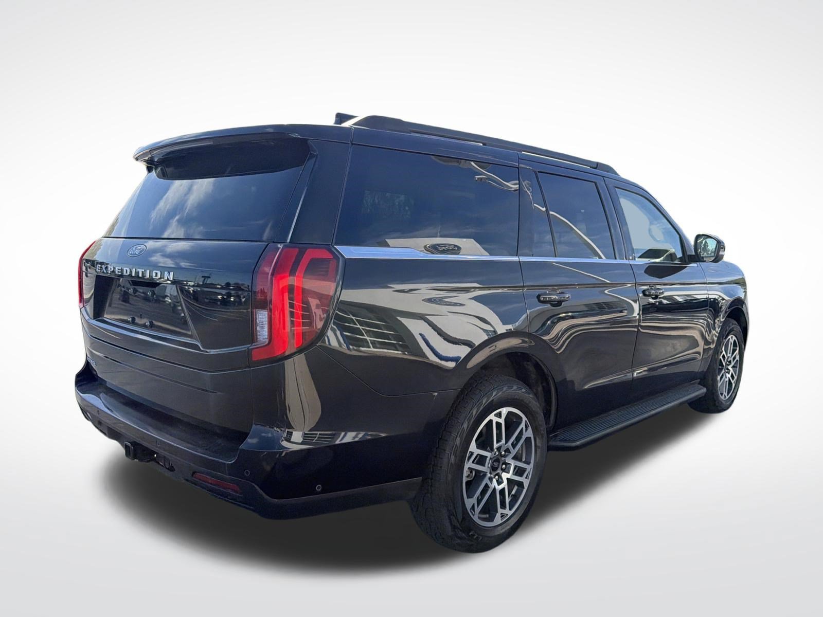 Certified 2025 Ford Expedition Active AWD/4WD image 6