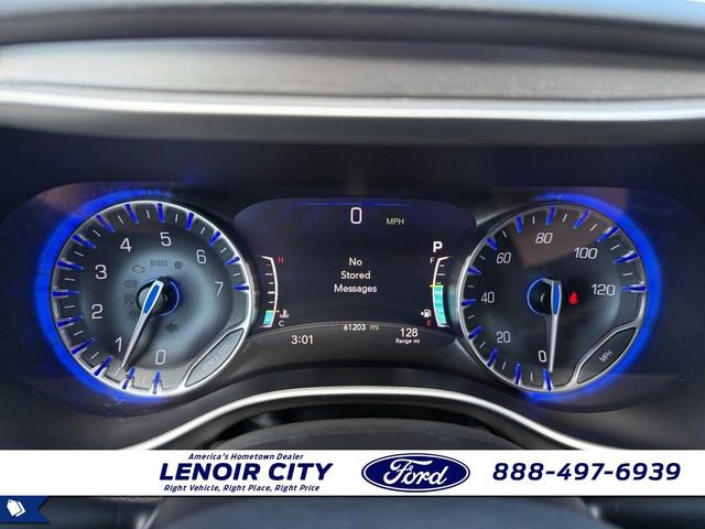 Used 2023 Chrysler Pacifica Touring-L FWD image 22