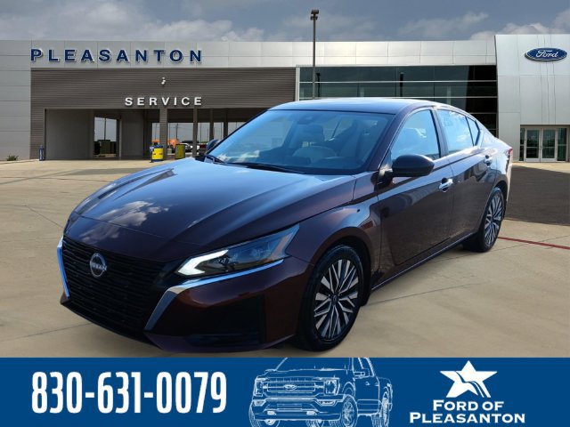 Used 2025 Nissan Altima 2.5 SV FWD image 1
