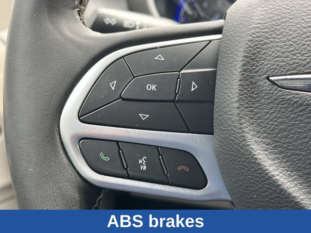 Used 2023 Chrysler Pacifica Touring-L FWD image 36
