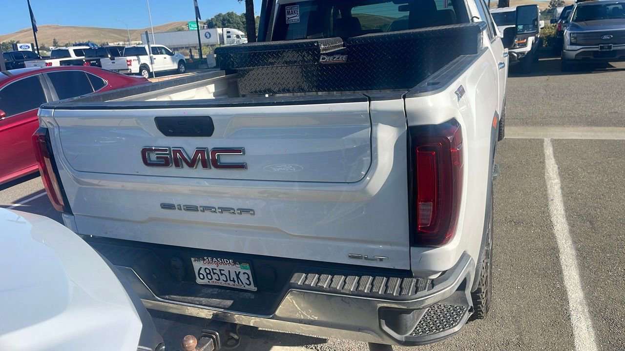 Used 2022 GMC Sierra 2500 SLT w/ X31 Off-Road Package AWD/4WD image 2