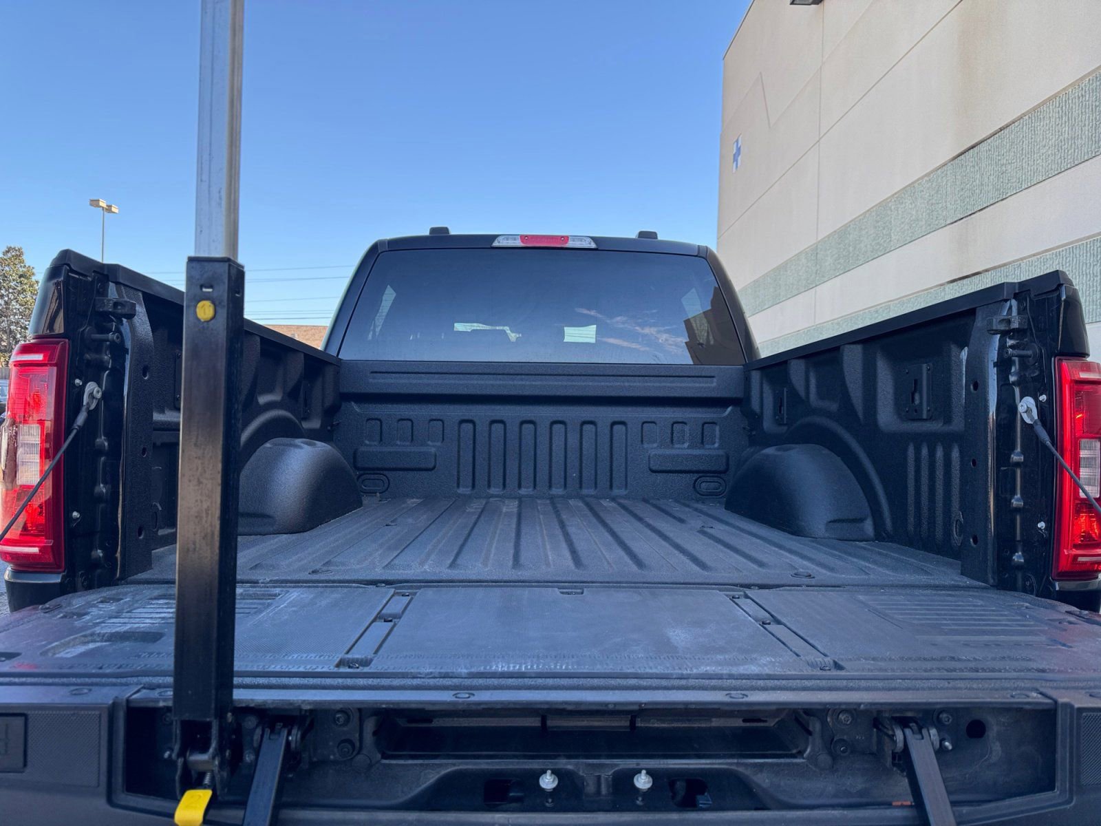 Certified 2022 Ford F150 XLT w/ Equipment Group 302A High image 18