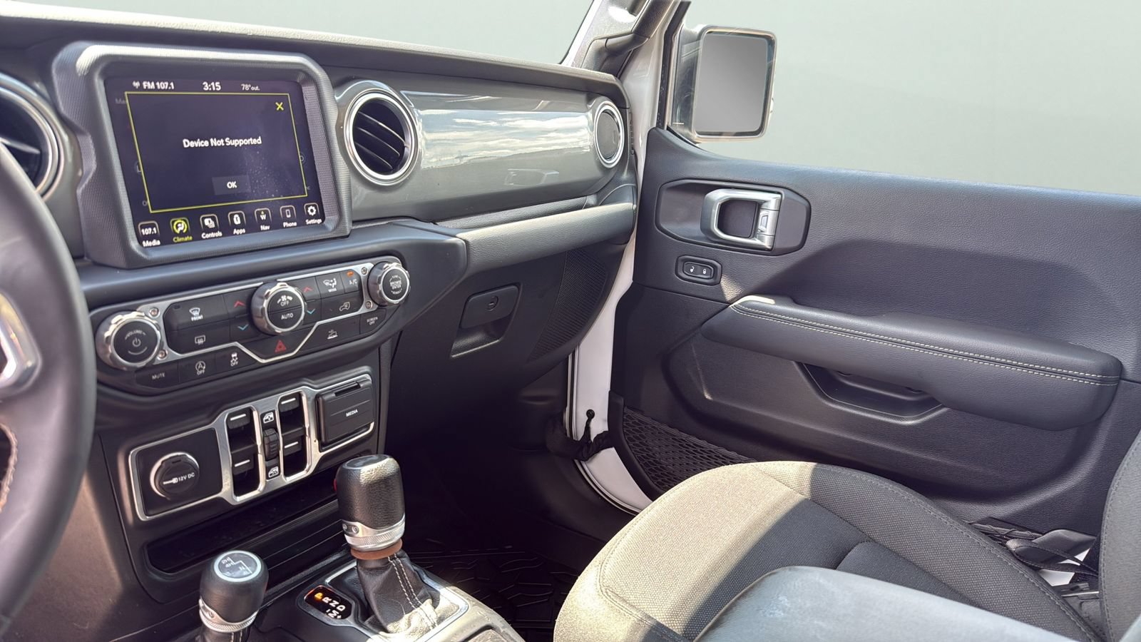 Used 2023 Jeep Wrangler Unlimited Sahara AWD/4WD image 19