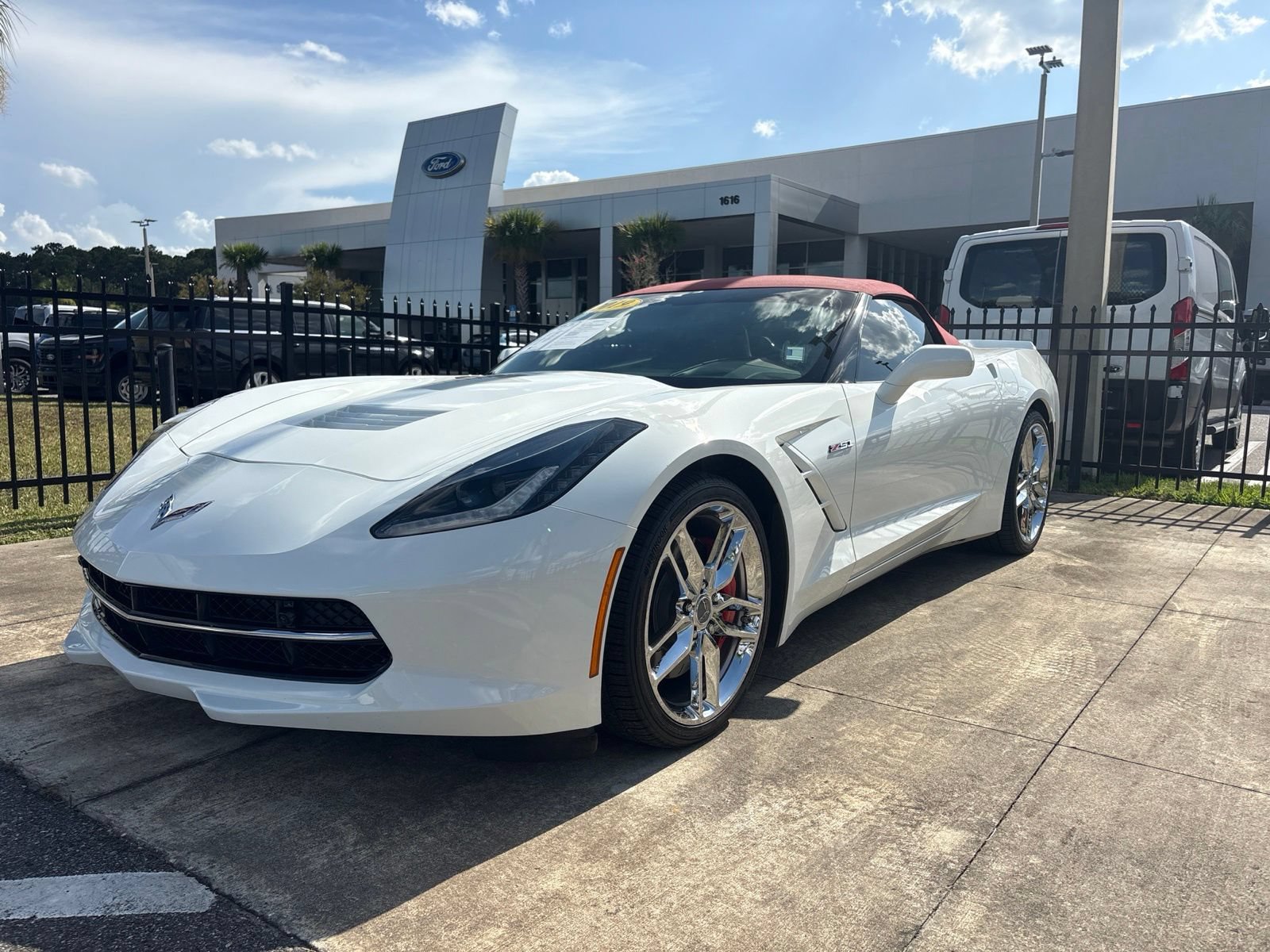 Used 2019 Chevrolet Corvette Stingray Convertible RWD image 2