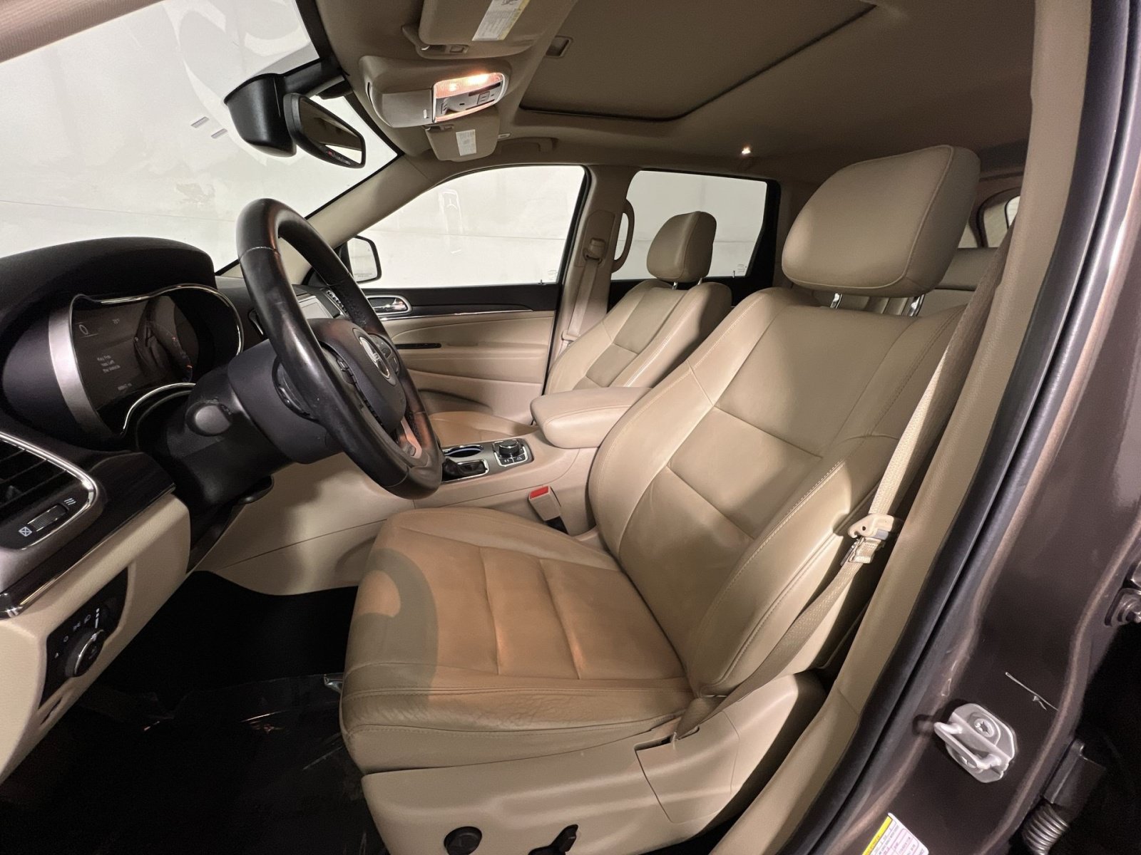Used 2020 Jeep Grand Cherokee Limited w/ Premium Lighting Group AWD/4WD image 13
