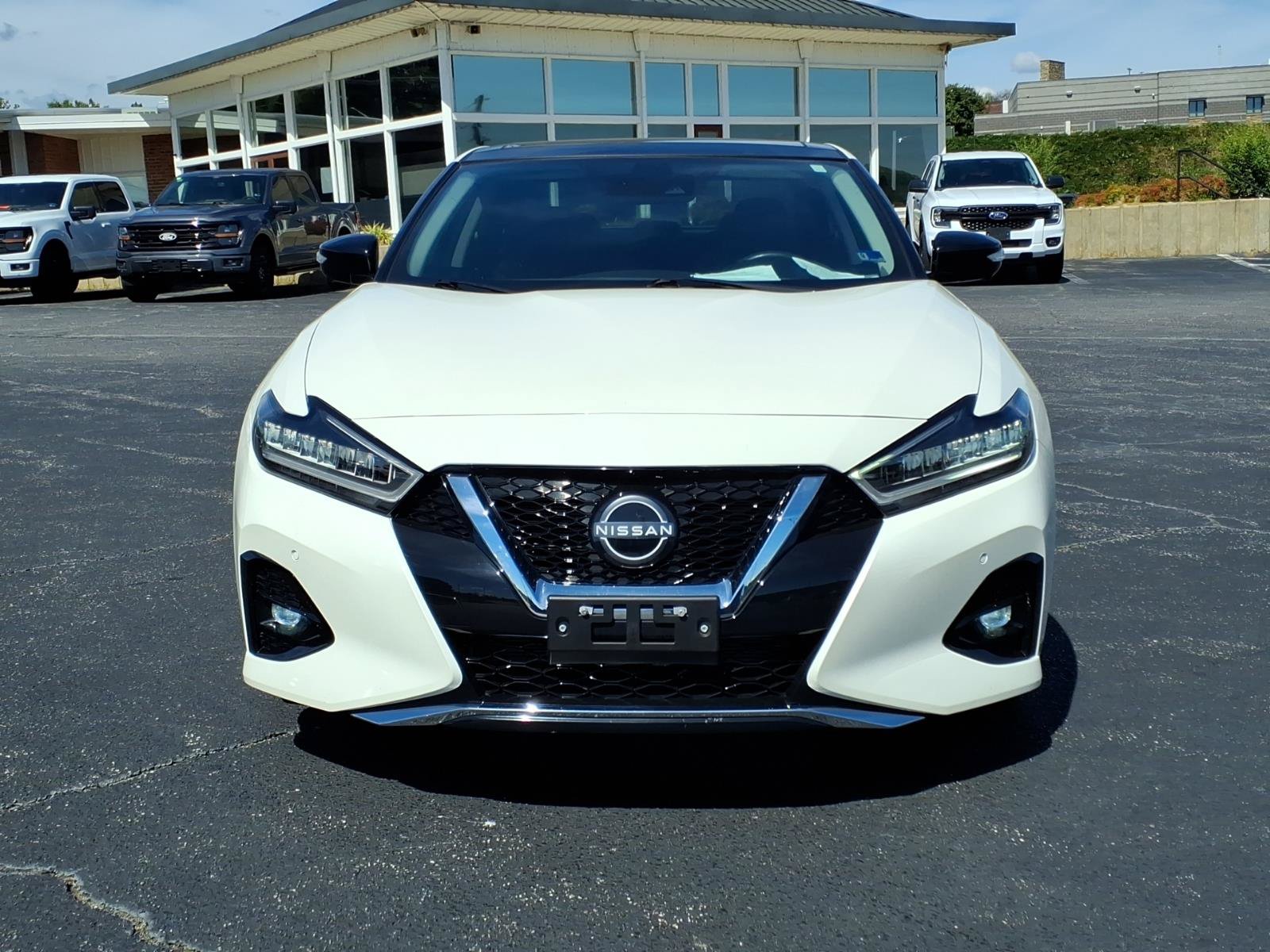 Used 2023 Nissan Maxima Platinum w/ Sport Mat Group FWD image 2
