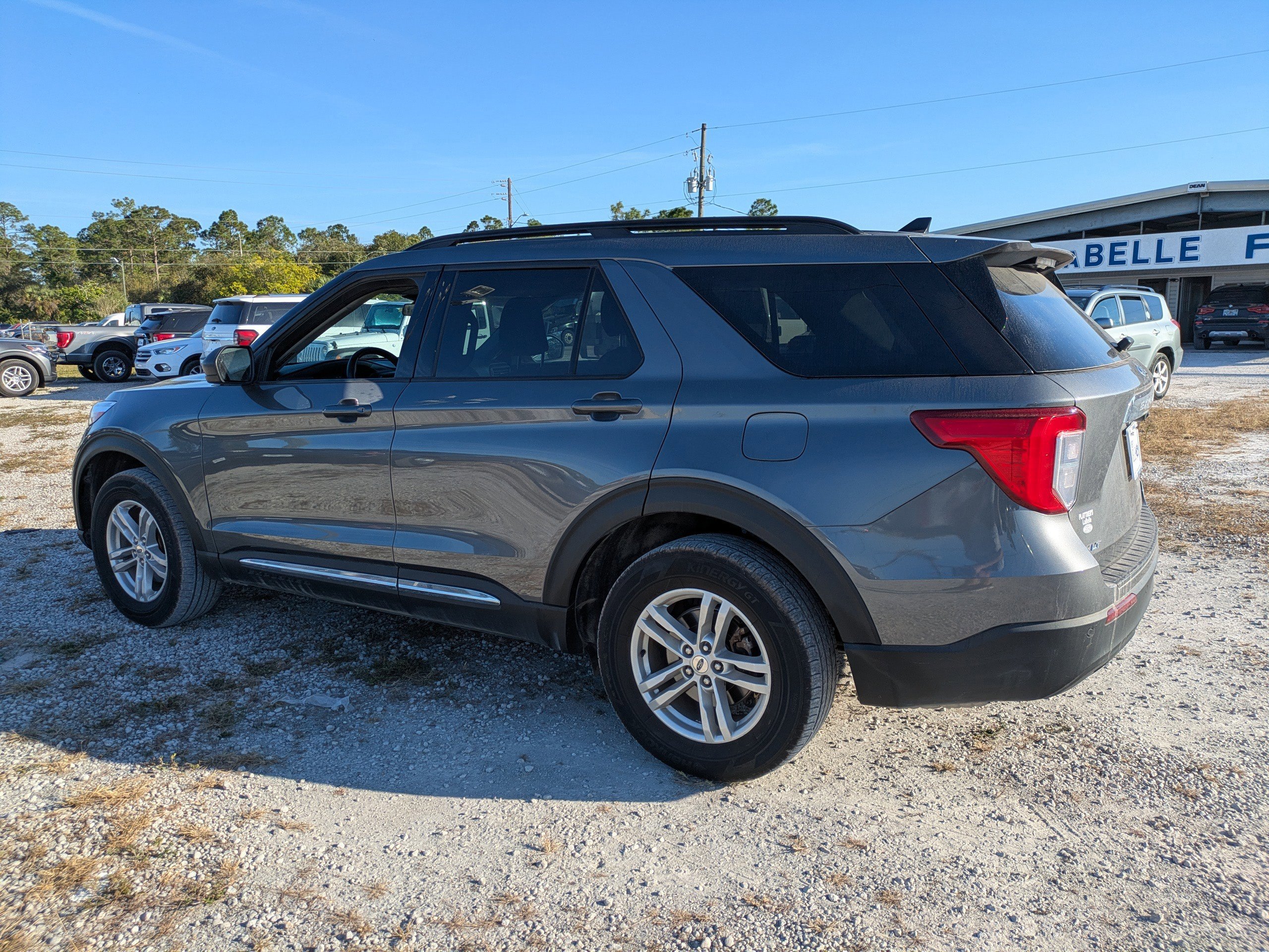 Certified 2022 Ford Explorer XLT image 3