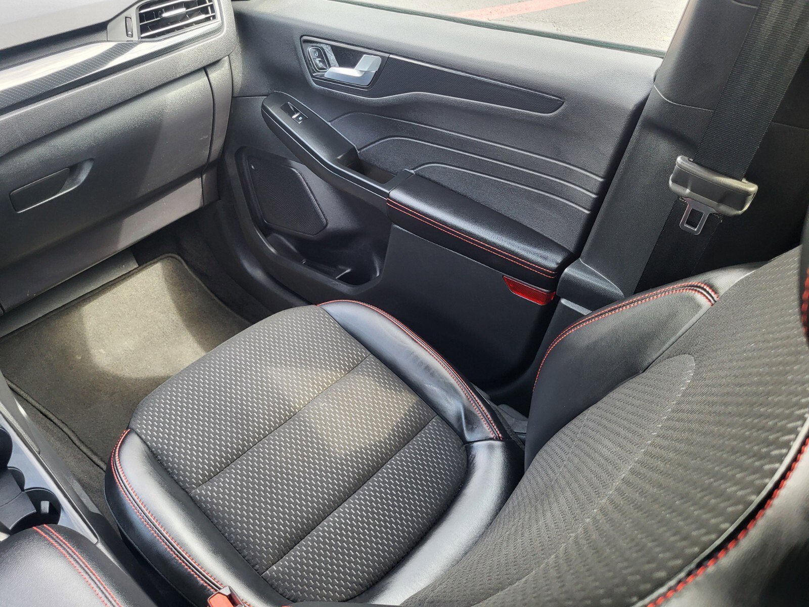 Certified 2025 Ford Escape ST-Line AWD/4WD image 16