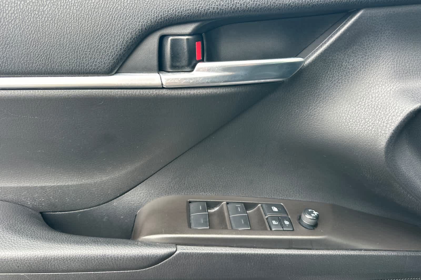 Used 2023 Toyota Camry SE image 13