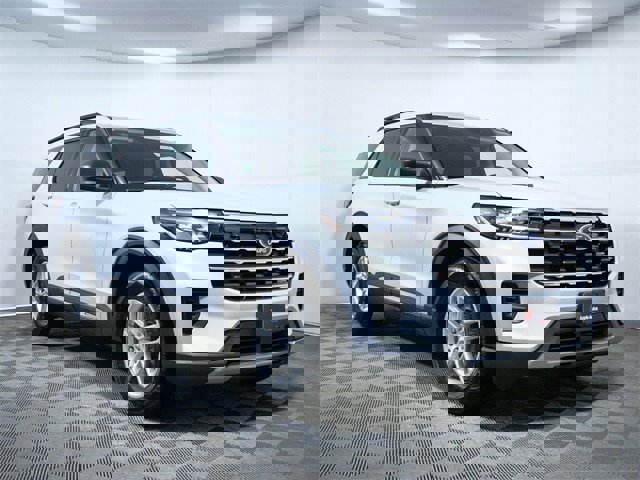 Certified 2025 Ford Explorer Active image 5