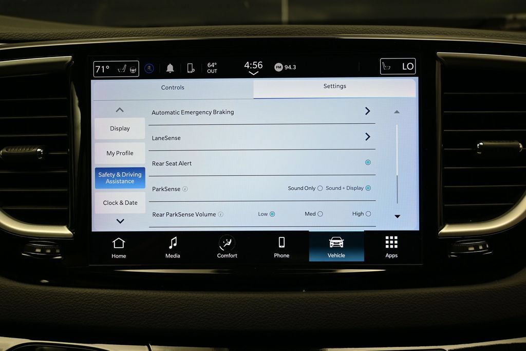 Used 2024 Chrysler Pacifica Touring-L FWD image 31