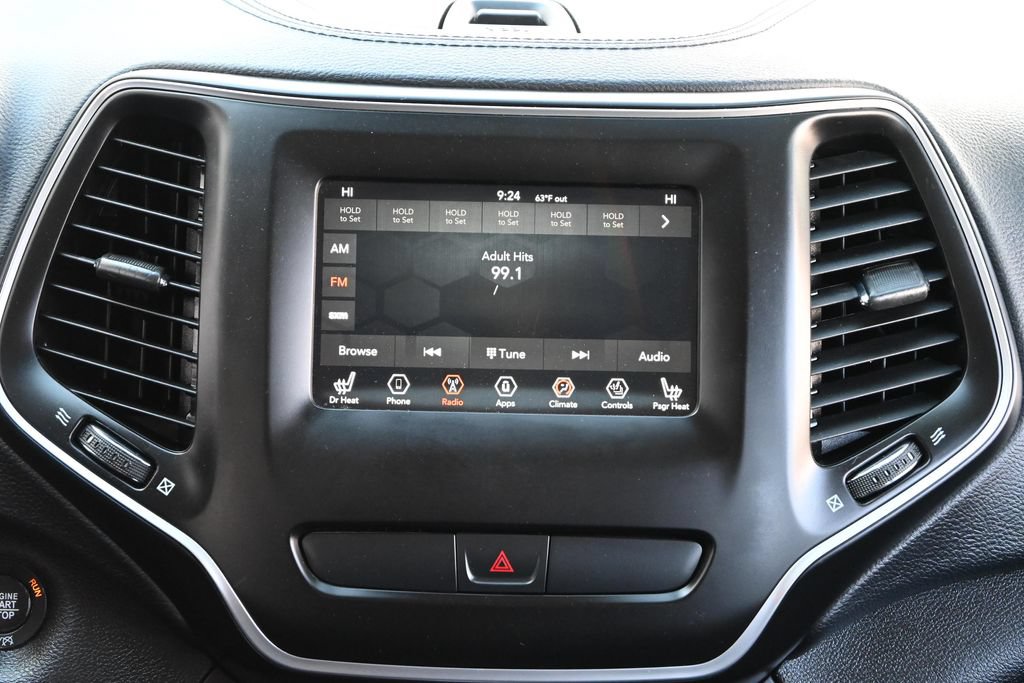 Used 2019 Jeep Cherokee Latitude Plus w/ Comfort/Convenience Group AWD/4WD image 27