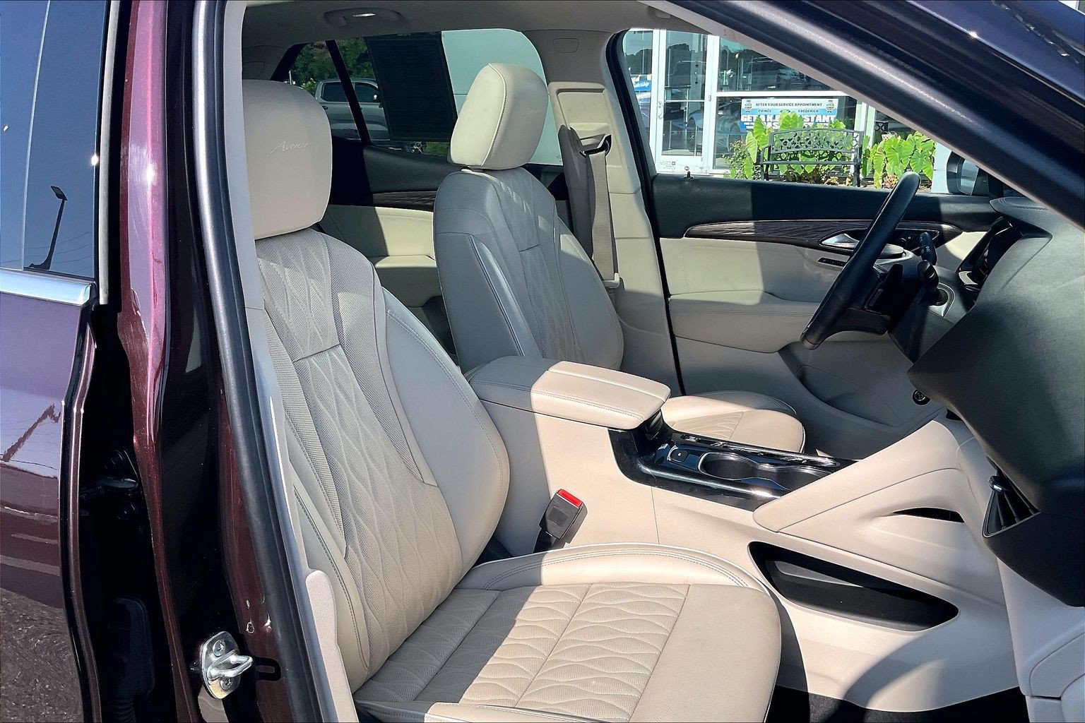 Used 2022 Buick Envision Avenir w/ Premium Seat Package FWD image 7