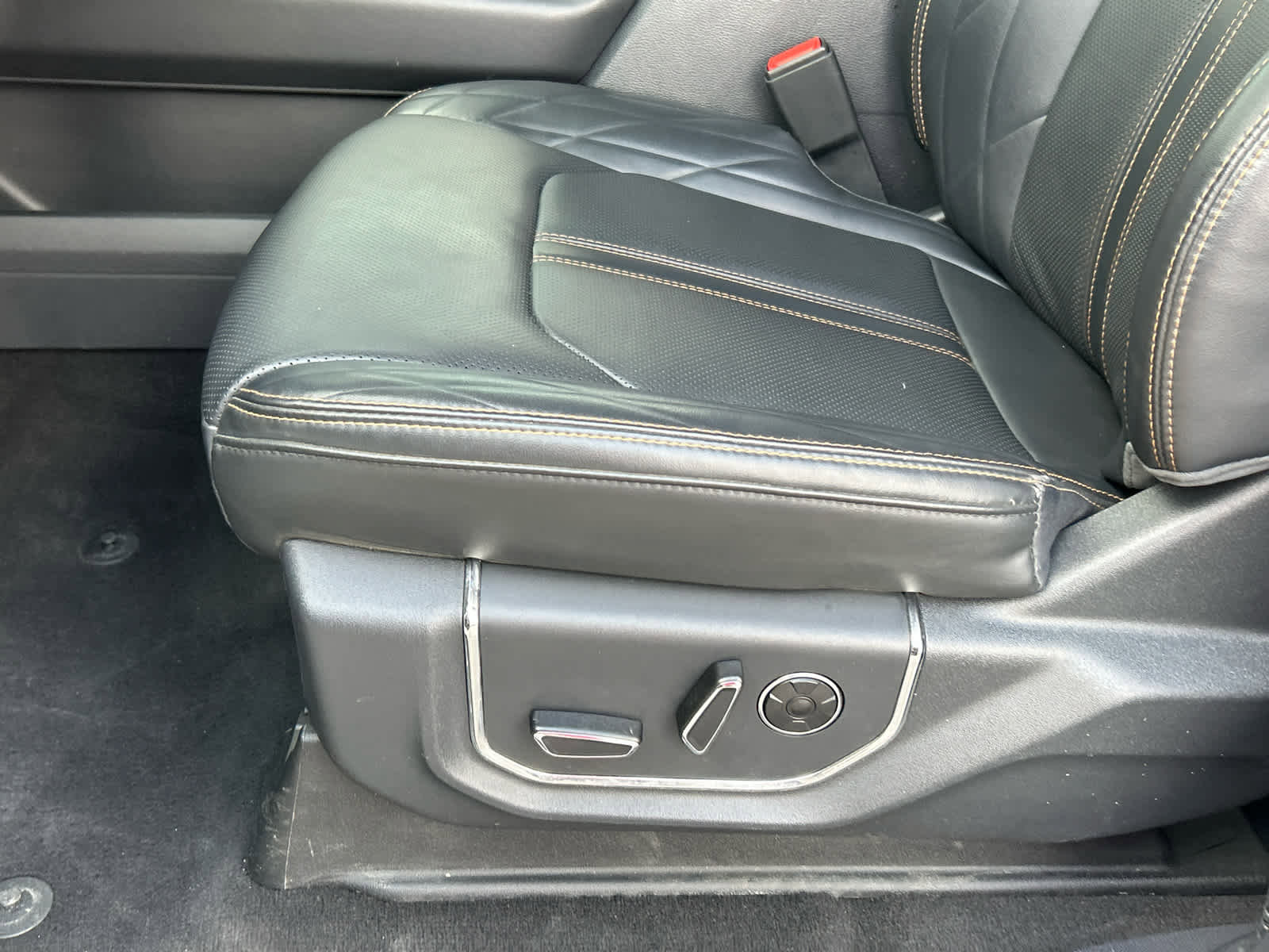 Certified 2024 Ford Expedition Max Platinum image 32