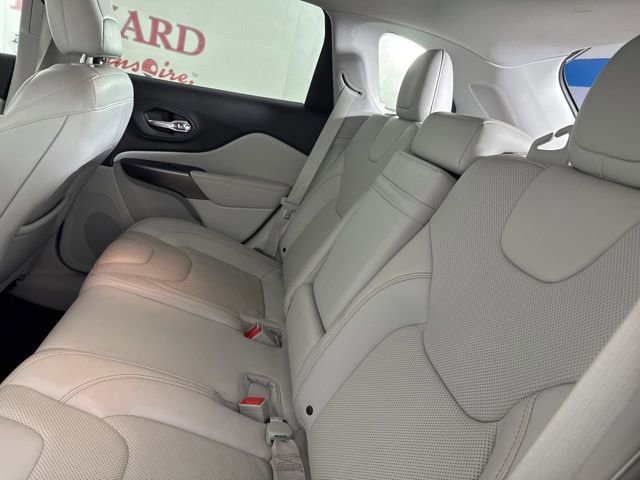 Used 2019 Jeep Cherokee Limited image 13