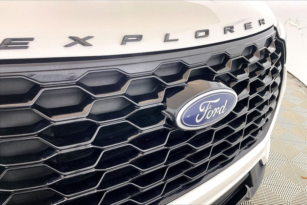 Certified 2025 Ford Explorer ST-Line AWD/4WD image 24