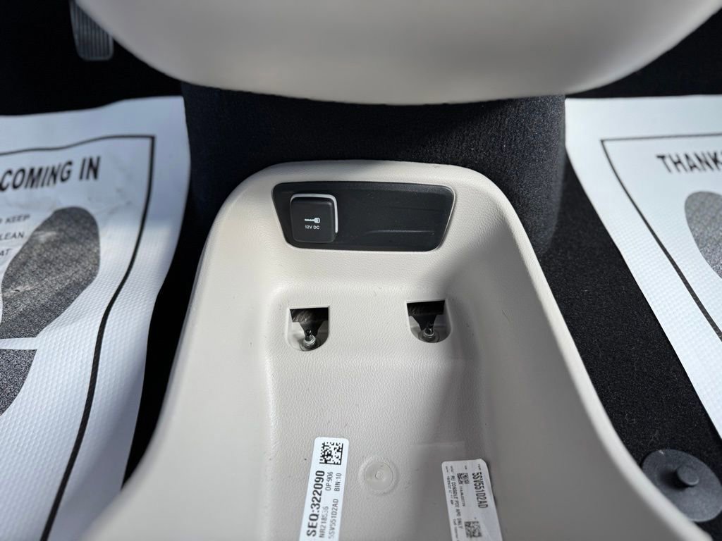 Used 2022 Chrysler Voyager LX image 25