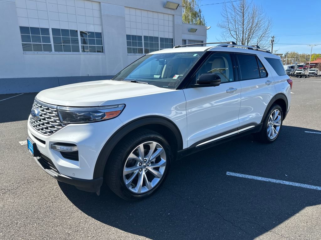 Certified 2022 Ford Explorer Platinum w/ Equipment Group 601A AWD/4WD image 2