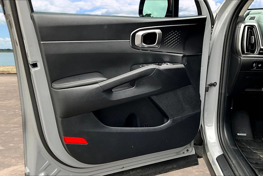 Used 2025 Kia Sorento EX w/ Panoramic Sunroof Package FWD image 22