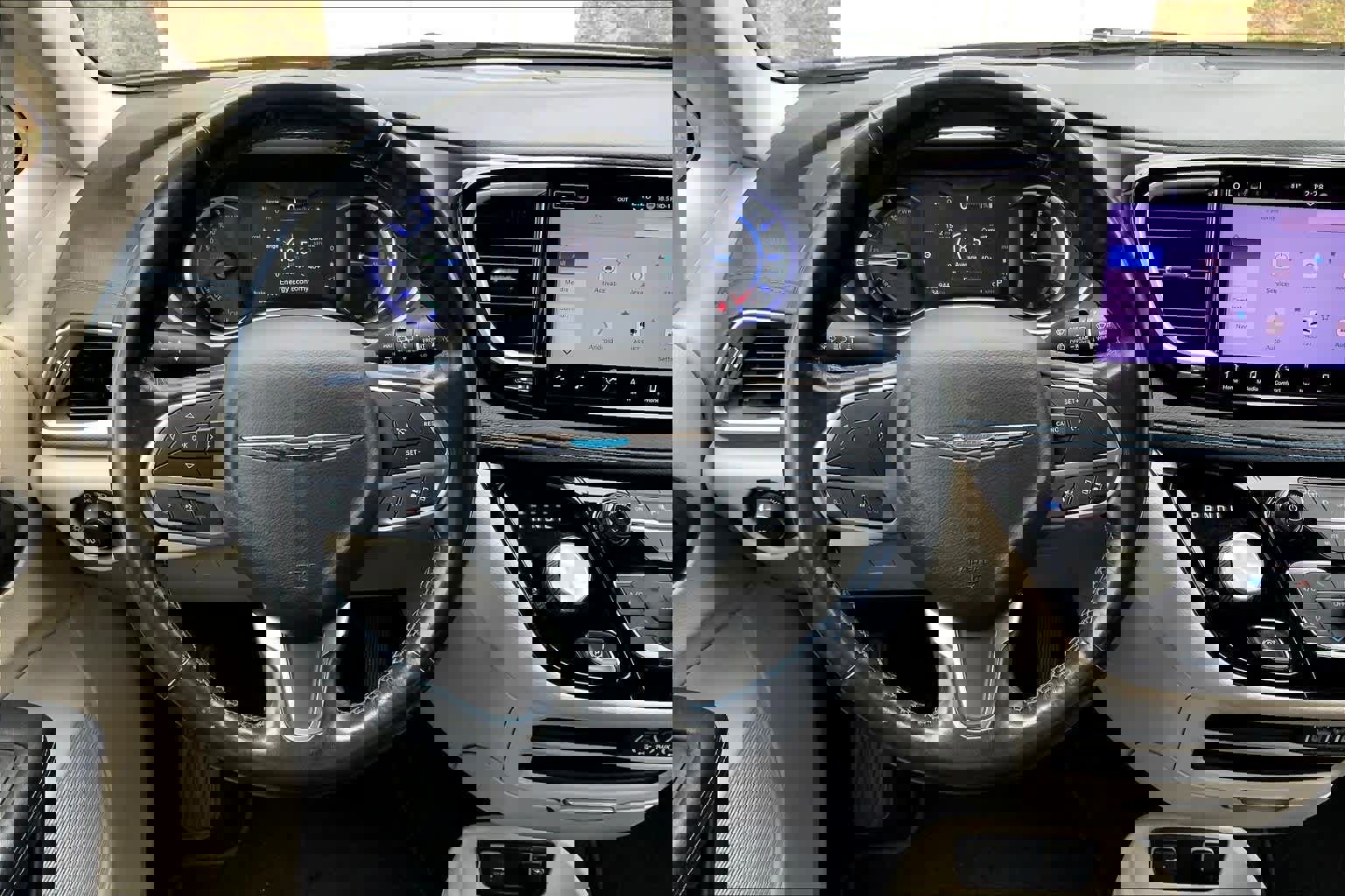 Used 2021 Chrysler Pacifica Touring-L image 16