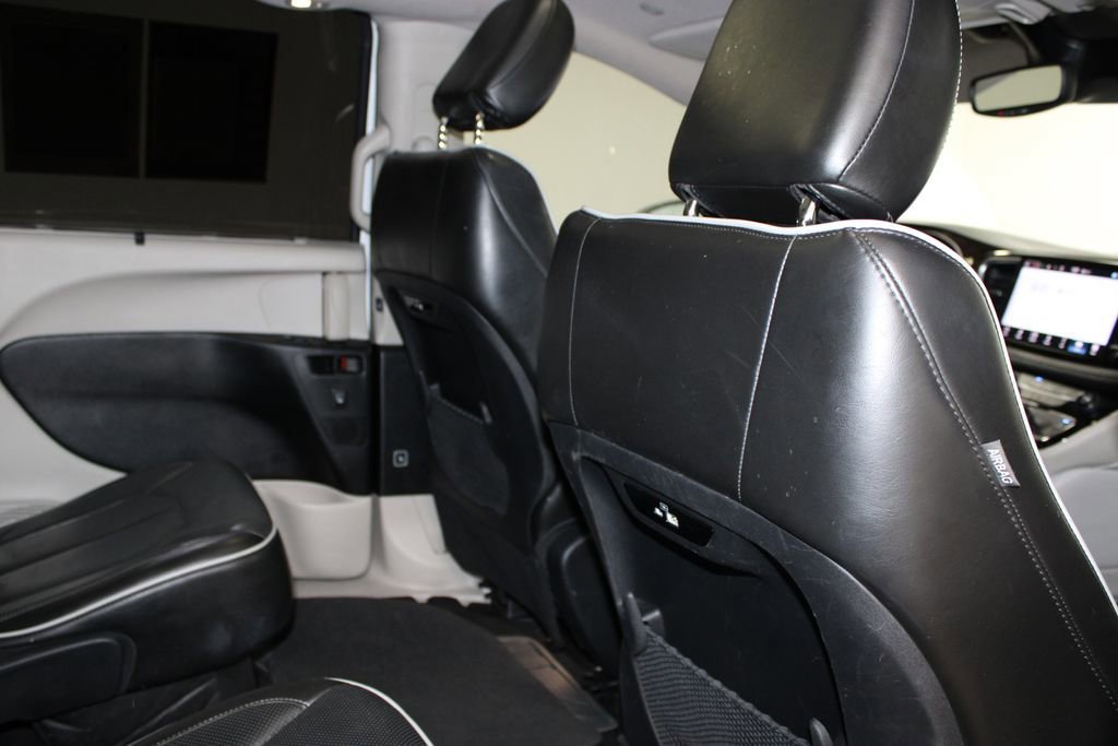 Used 2022 Chrysler Pacifica Limited image 37