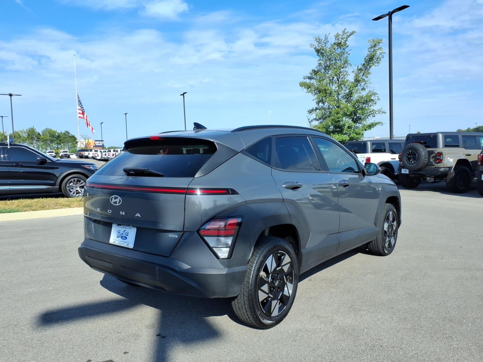 Used 2025 Hyundai Kona SEL AWD/4WD image 3