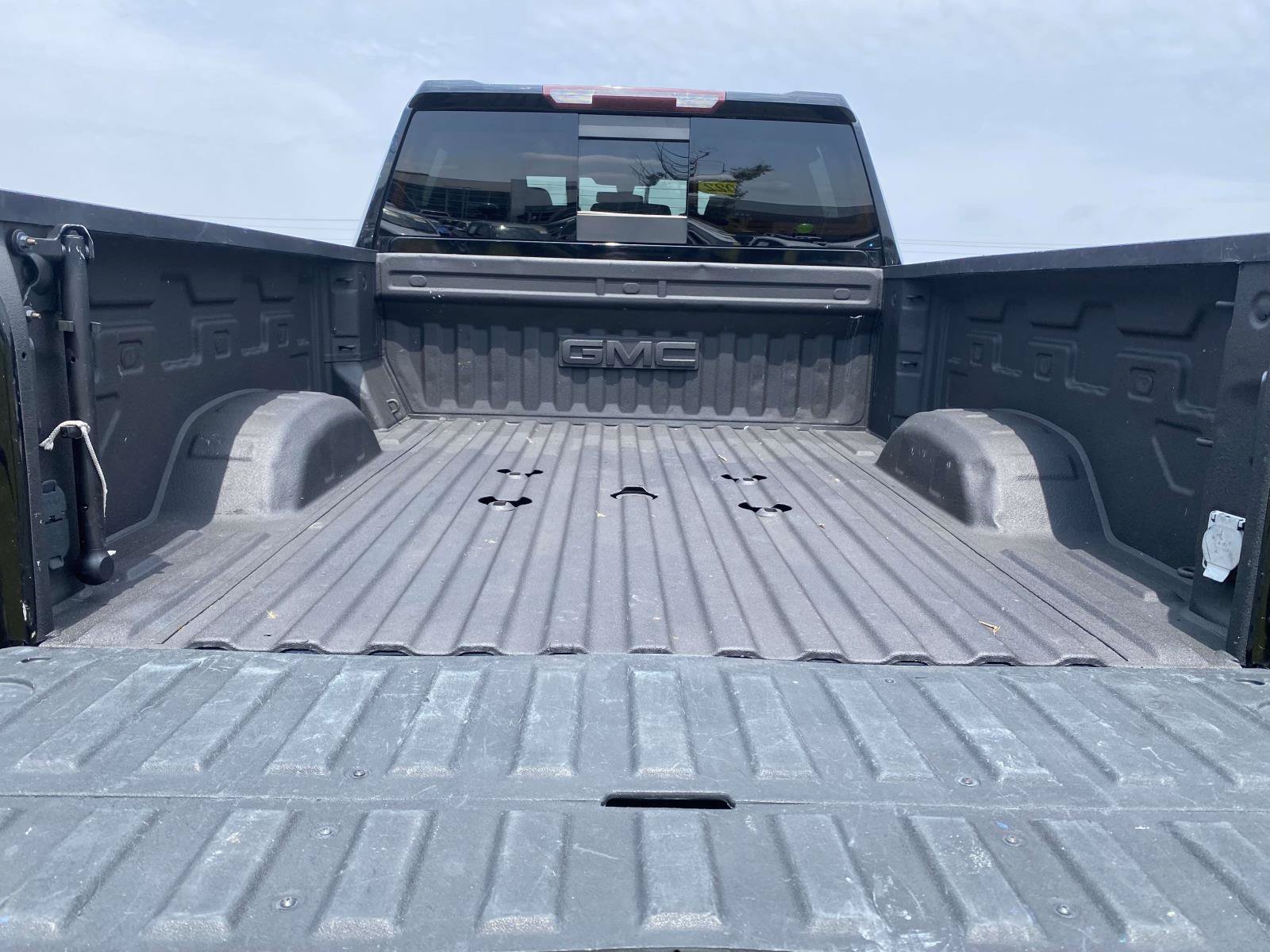 Used 2022 GMC Sierra 2500 SLE w/ SLE Value Package; AWD/4WD image 10