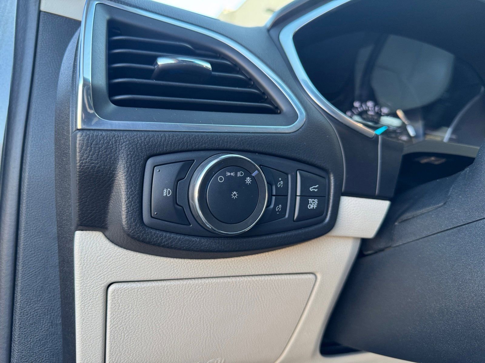 Certified 2020 Ford Edge Titanium image 21