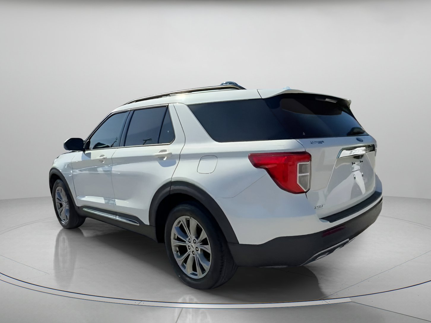 Certified 2022 Ford Explorer XLT w/ Equipment Group 202A image 19